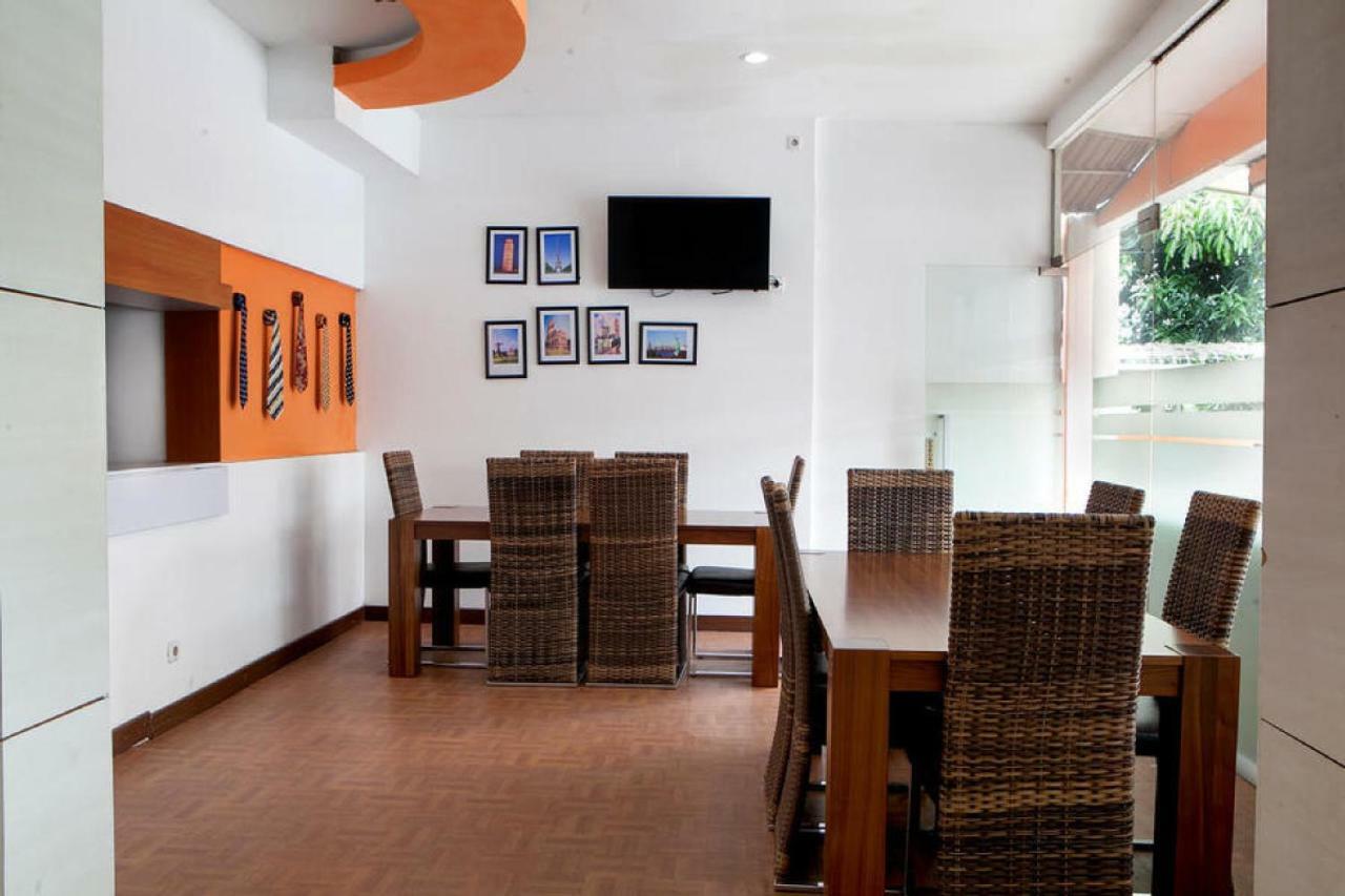 Reddoorz Syariah Near Btc Fashion Mall Bandung Exterior photo